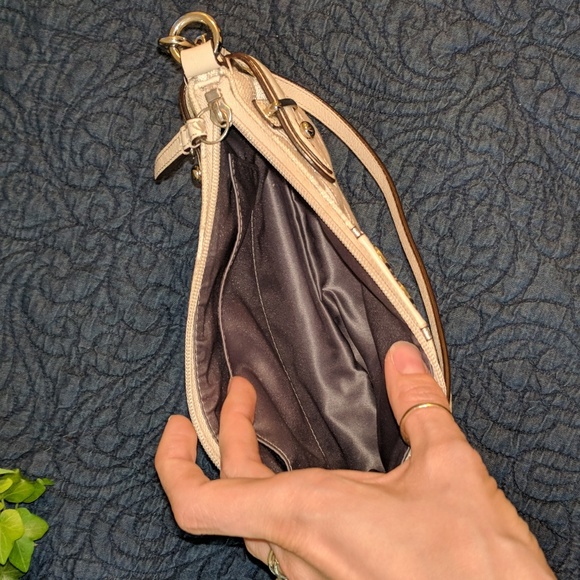 ⬇️⬇️Coach Colette SigStripe LARGE Wristlet 44834 - Picture 5 of 8